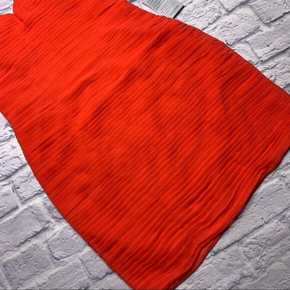 NEW Lavish Alice Pleated Sweetheart Neck Chiffon Dress - Picture 3 of 9